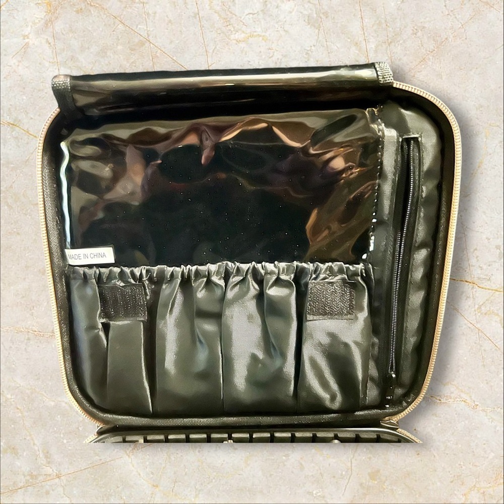Relavel Cosmetics Case - Picture 6 of 14